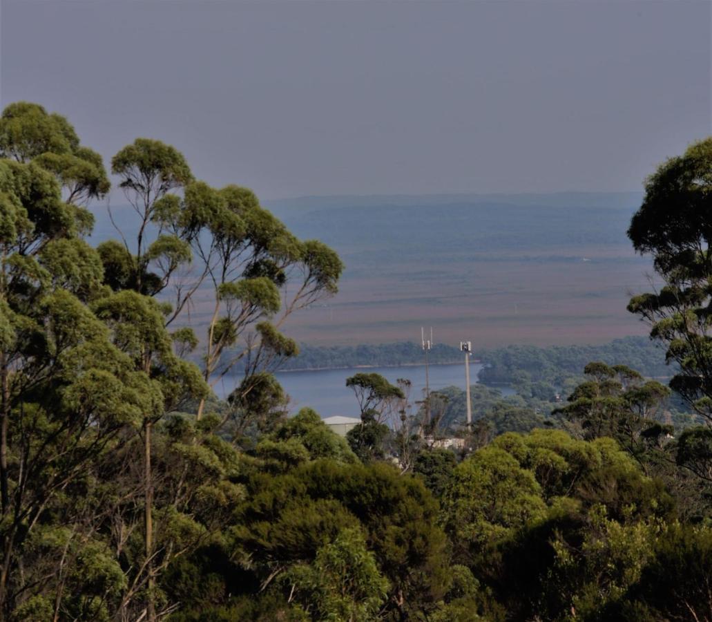 A Bird'S Eye View Strahan Exterior foto